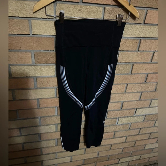 Lululemon Speed Limit Crop 23" Black Striped Nulux Leggings Pants Size 4 - Picture 5 of 7